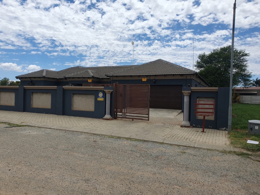 7 Bedroom Property for Sale in Naudeville Free State